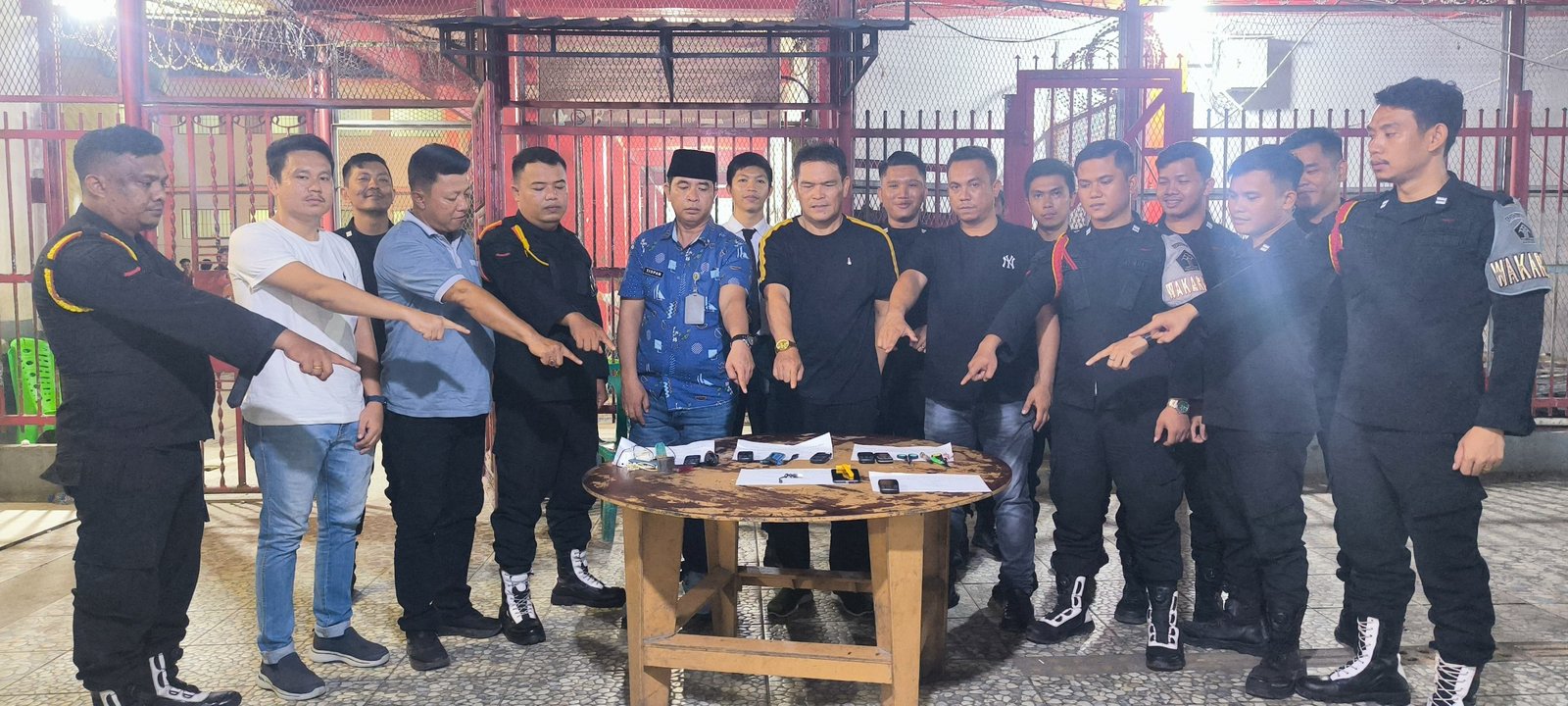 Satukan Suara "Say No To Halinar" Lapas Lakukan Razia Bersama