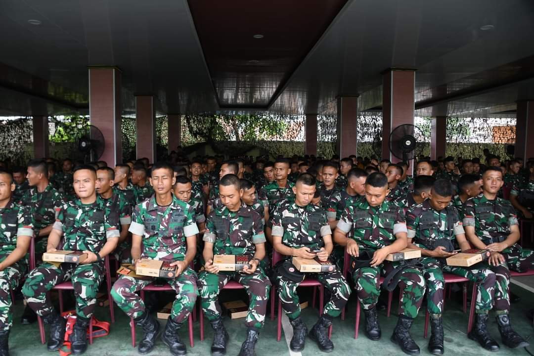 Guyub Bersama Prajurit, Danrem 044/Gapo Ikuti Makan Siang Dan Doa Bersama Guyub Bersama Prajurit, Danrem 044/Gapo Ikuti Makan Siang Dan Doa Bersama