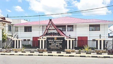 Pelantikan Anggota DPRD Kabupaten Dairi Berlangsung Tertutup