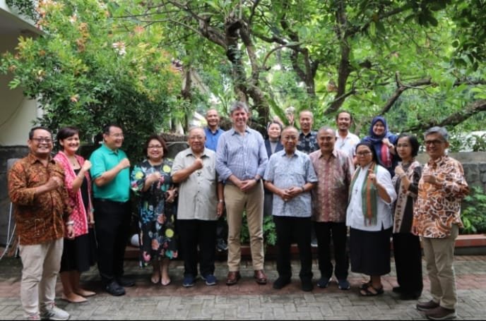 SekJen Caritas Indonesia, Alistair Dutton Didampingi Mgr Aloysius Sudarso, SCJ Berjumpa Dengan Kardinal Ignatius Suharyo SekJen Caritas Indonesia, Alistair Dutton Didampingi Mgr Aloysius Sudarso, SCJ Berjumpa Dengan Kardinal Ignatius Suharyo