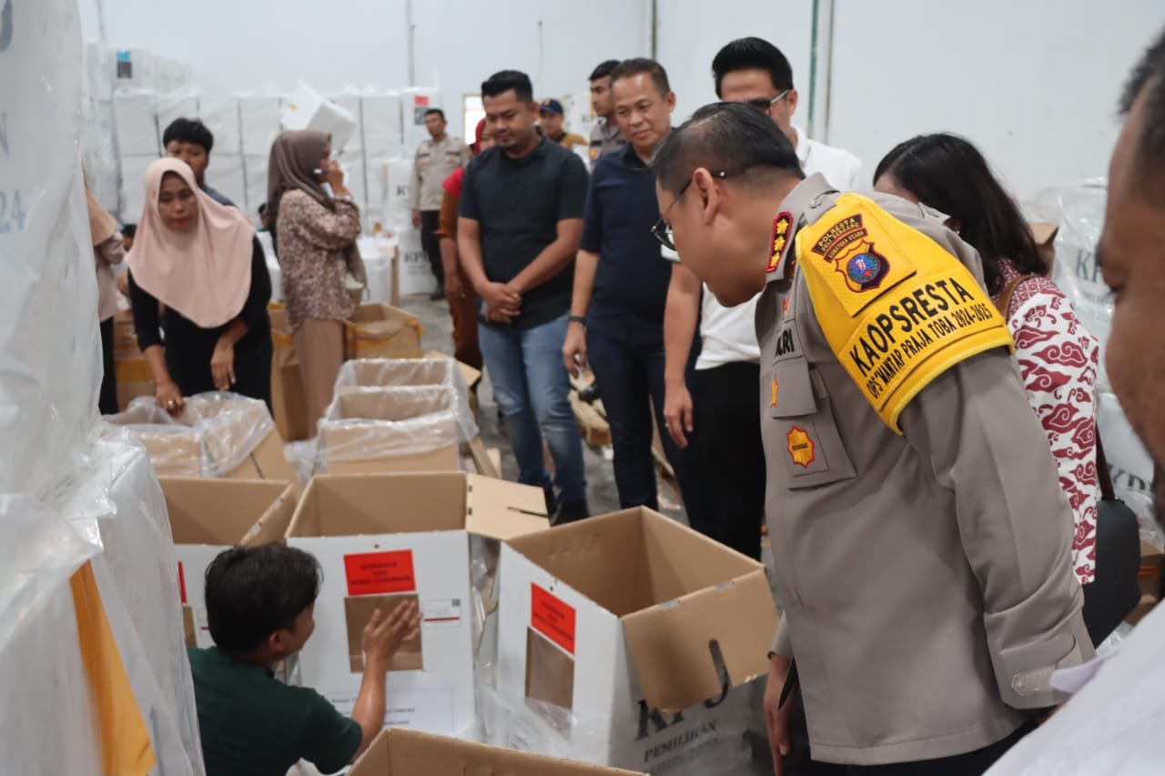 Kapolresta Deli Serdang Tinjau Dan Cek Gudang Logistik KPU Kapolresta Deli Serdang Tinjau Dan Cek Gudang Logistik KPU