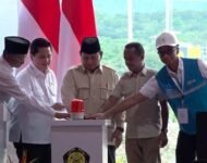 Menteri BUMN Erick Thohir Dampingi Presiden Resmikan Proyek Strategis Ketenagalistrikan di 18 Provinsi