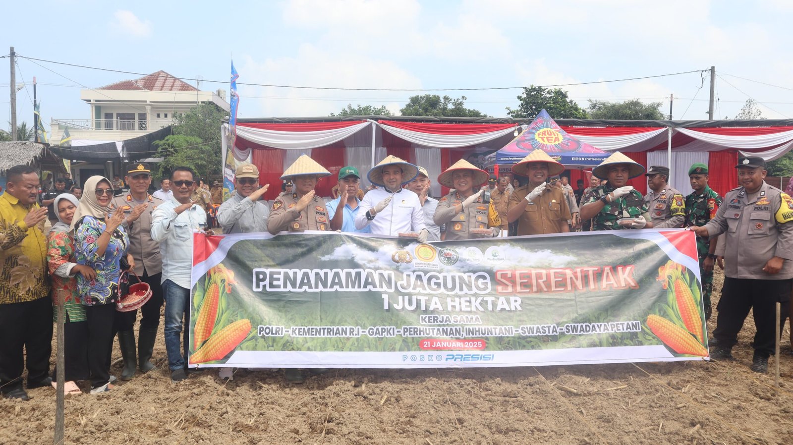 Kapolresta Deli Serdang Bersama Forkopimda Deli Serdang melaksanakan Penanaman jagung Serentak Seluruh Indonesia Kapolresta Deli Serdang Bersama Forkopimda Deli Serdang melaksanakan Penanaman jagung Serentak Seluruh Indonesia
