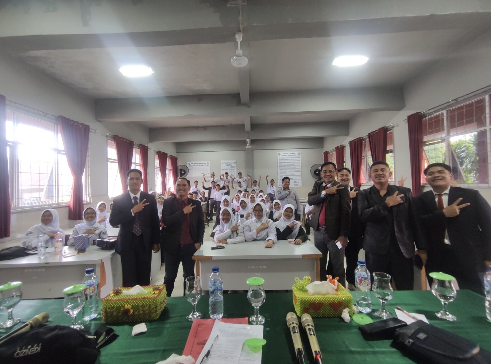 Advokat Desri Nago dan Rekan Beri Penyuluhan Hukum Kepada Siswa-Siswa SMAN 2 Palembang