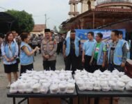 Polresta Deli Serdang Bersama Polsek Jajaran Berbagi Takjil Kepada Masyarakat