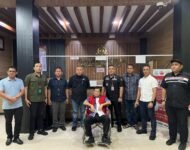 Kejari Deli Serdang Tangkap Buronan Koruptor Ngarijan Salim Di Bandara Kuala Namu