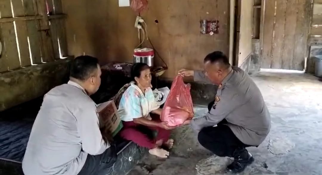 Polsek Jajaran Polresta Deli Serdang Bagikan Baksos Kepada Masyarakat Di Bulan Ramadhan Polsek Jajaran Polresta Deli Serdang Bagikan Baksos Kepada Masyarakat Di Bulan Ramadhan