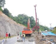 Tinjau Perbaikan Ruas Jalan Nasional Batu Jomba, Bobby Nasution Minta Jalur Aman Dilalui Pemudik
