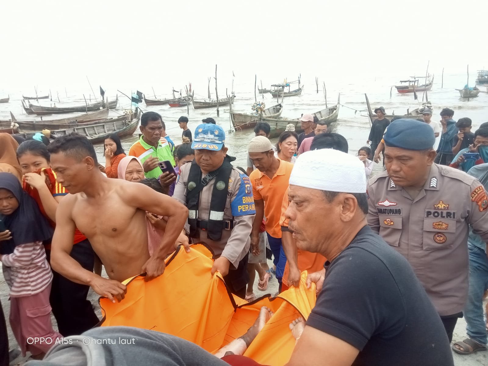 Cuaca Extrem Di Pantai Labu, Nelayan Tewas Tersambar Petir Saat Melaut Cuaca Extrem Di Pantai Labu, Nelayan Tewas Tersambar Petir Saat Melaut
