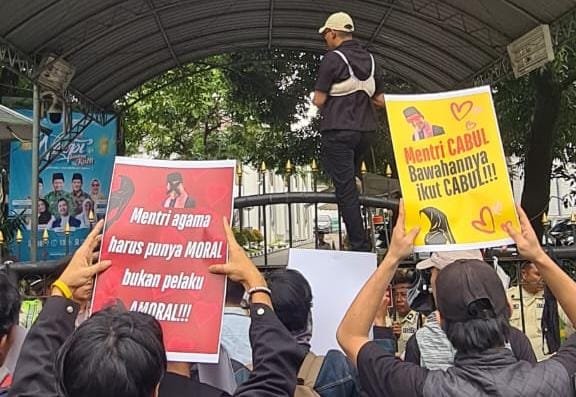 Aliansi Pemuda Lintas Agama Demontrasi Kantor Kemenag, Desak Presiden Evaluasi Menag Nasaruddin