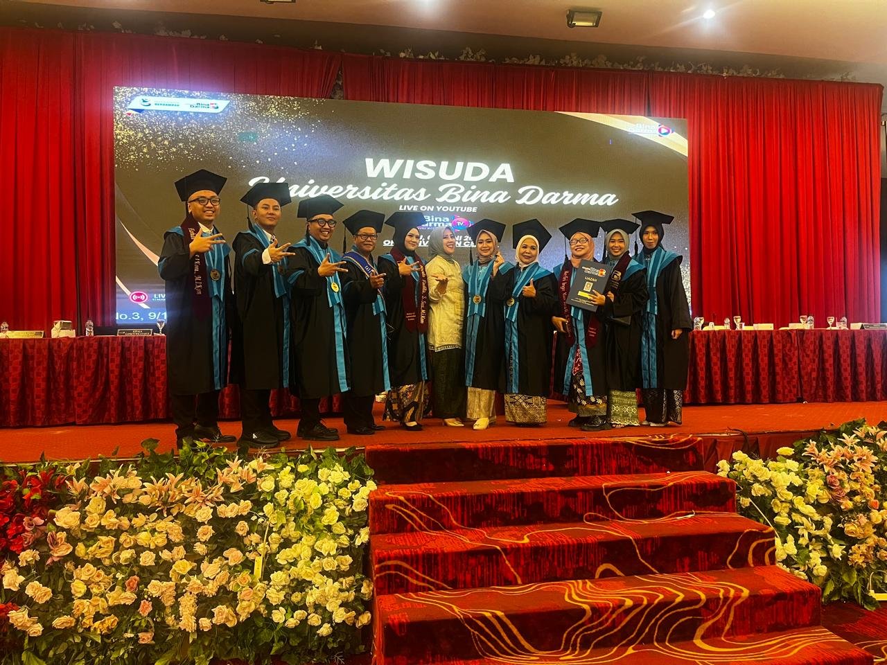 Wisuda Universitas Bina Darma 2025 : Membangun Generasi Unggul yang Adaptif dan Inovatif di Era Digital Global Wisuda Universitas Bina Darma 2025 : Membangun Generasi Unggul yang Adaptif dan Inovatif di Era Digital Global