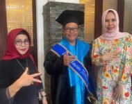 Wujud Semangat Belajar Sepanjang Hayat: Andreas Daris Raih Gelar S-2 Komunikasi UBD di Usia 60 Tahun