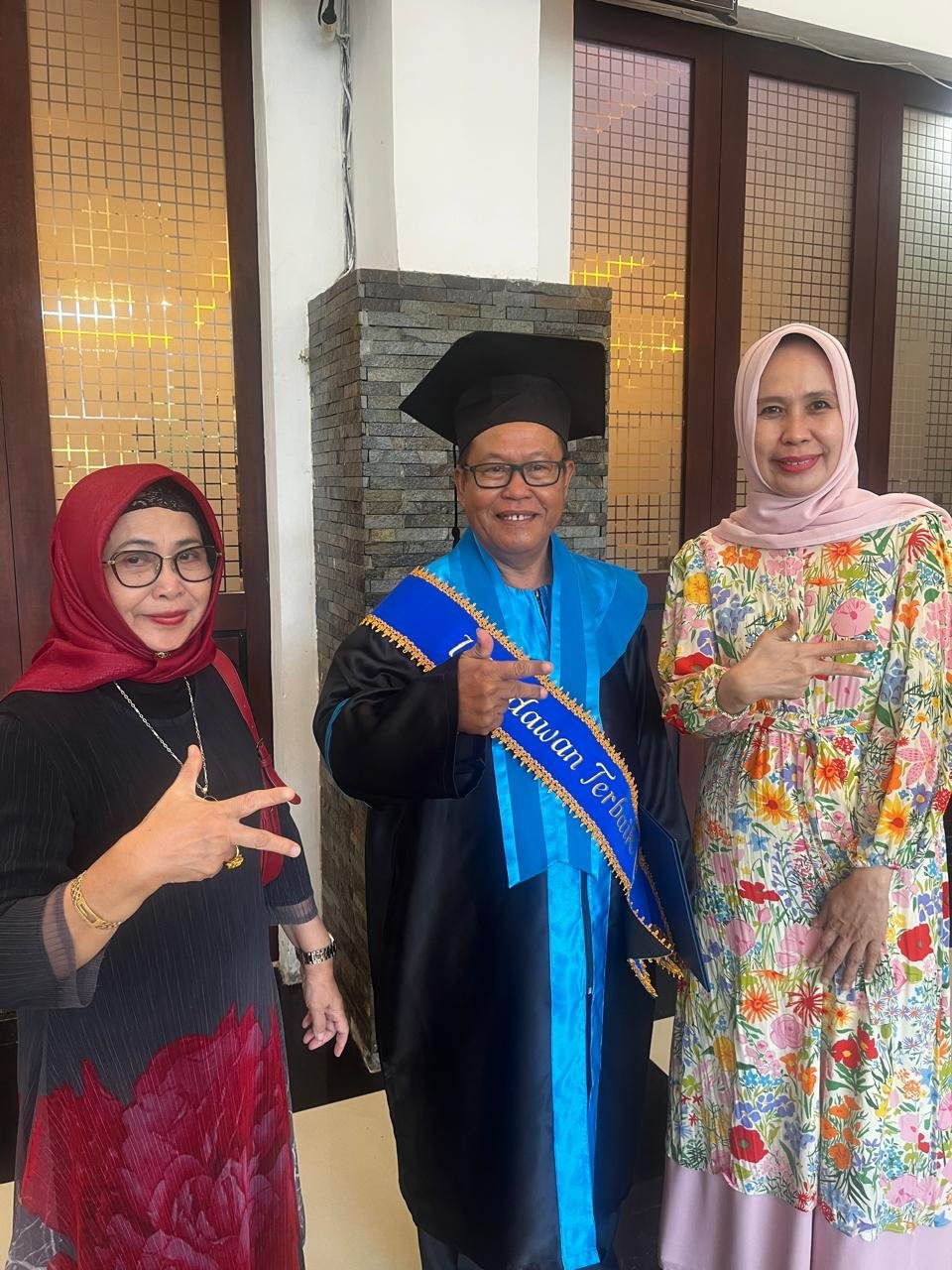 Wujud Semangat Belajar Sepanjang Hayat: Andreas Daris Raih Gelar S-2 Komunikasi UBD di Usia 60 Tahun