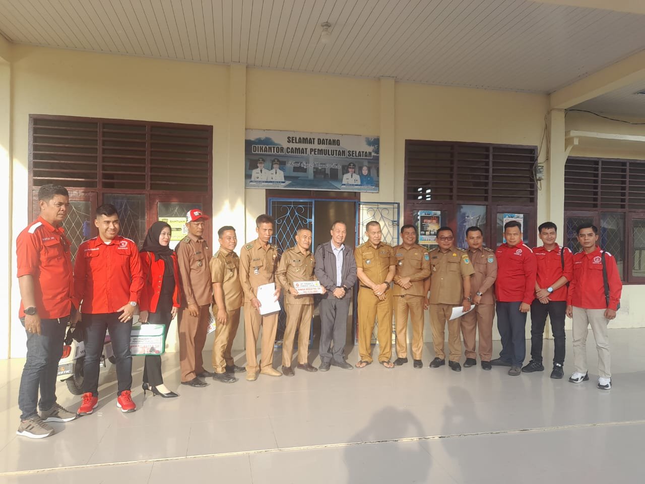 Ketua Peradin Kungker Sosilasasi di kecamatan Pemulutan Selatan. Ketua Peradin Kungker Sosilasasi di kecamatan Pemulutan Selatan.