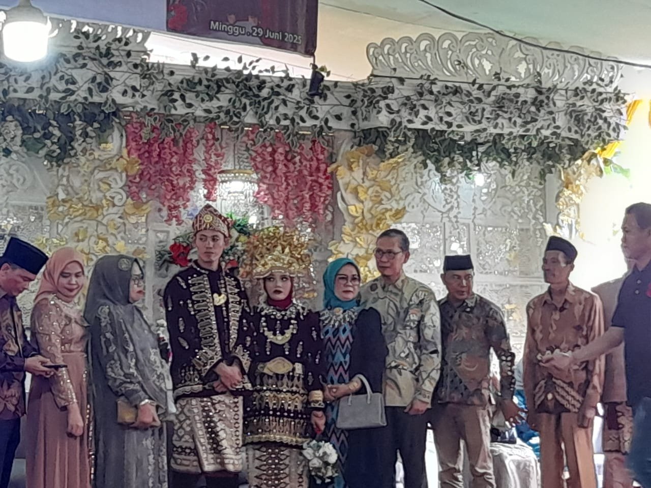 Anggota DPRD Dari Partai PDIP Ogan Ilir Hadiri Undangan Resepsi Pernikahan Warga Anggota DPRD Dari Partai PDIP Ogan Ilir Hadiri Undangan Resepsi Pernikahan Warga