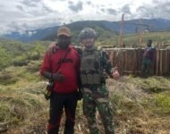 Langkah Loreng di Tanah Damai, Anjangsana Satgas TNI Menyapa Warga Kampung Wako