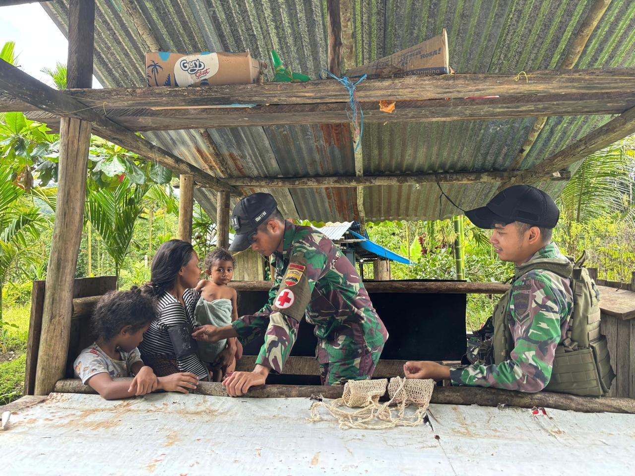 Satgas Yonif 131/Brajasakti Gelar Pelayanan Kesehatan Gratis, Warga Terharu dan Berterima Kasih