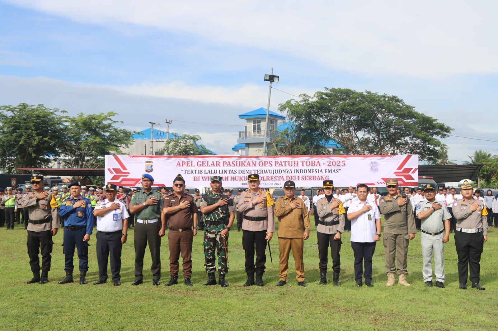 Polresta Deli Serdang Laksanakan Apel Gelar Pasukan Operasi Patuh Toba 2025, Tegaskan Komitmen Tertib Berlalu Lintas Dan Keselamatan Masyarakat Polresta Deli Serdang Laksanakan Apel Gelar Pasukan Operasi Patuh Toba 2025, Tegaskan Komitmen Tertib Berlalu Lintas Dan Keselamatan Masyarakat