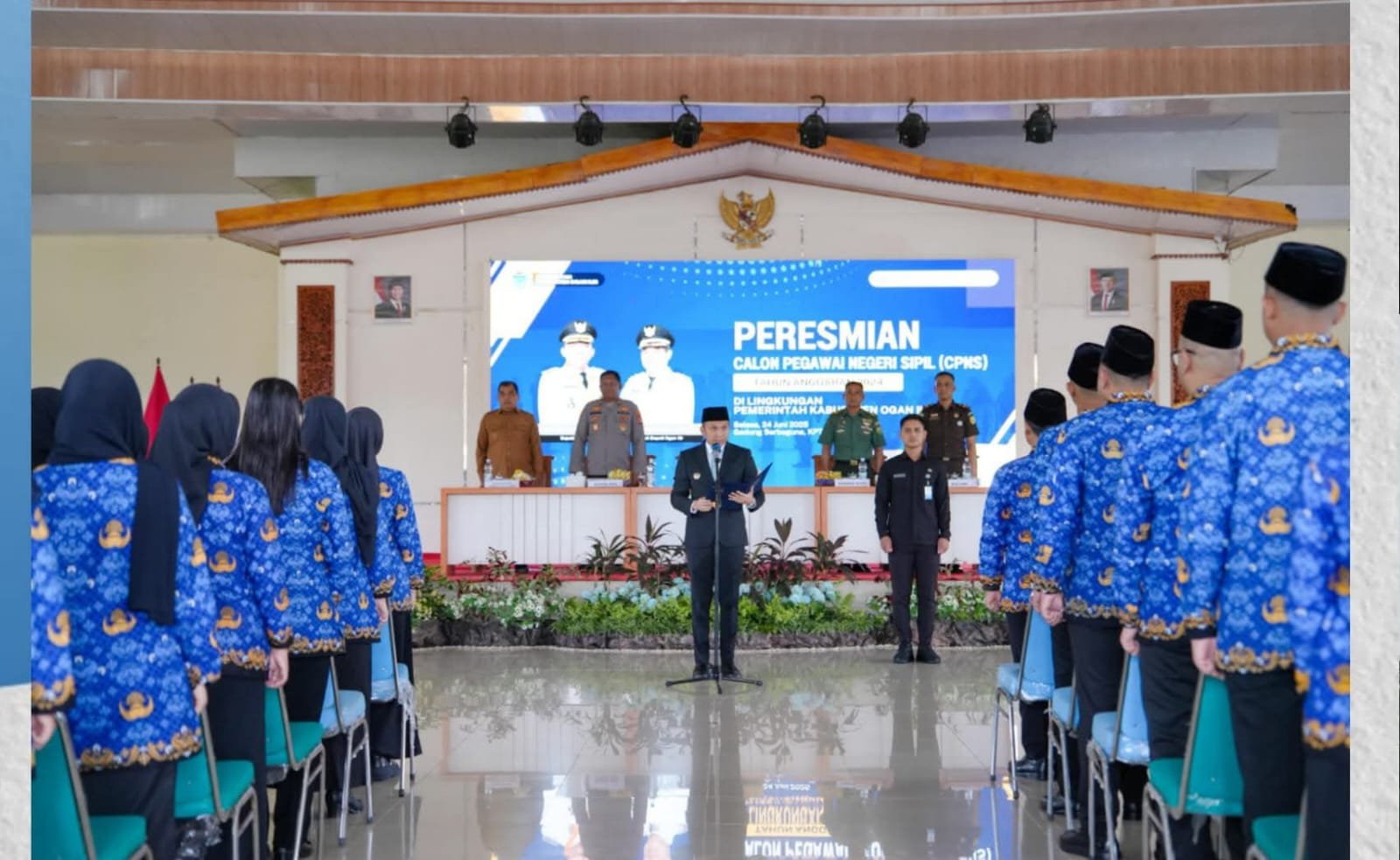 Bupati Ogan Ilir Resmi Melantik 122 CPNS, 99 Tenaga Teknis Dan 33 Nakes Bupati Ogan Ilir Resmi Melantik 122 CPNS, 99 Tenaga Teknis Dan 33 Nakes