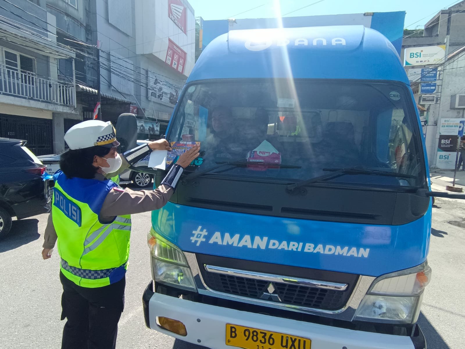 Sat Lantas Polresta Deli Serdang Bagikan Stiker Dan Brosur Operasi Patuh Toba 2025 Sat Lantas Polresta Deli Serdang Bagikan Stiker Dan Brosur Operasi Patuh Toba 2025