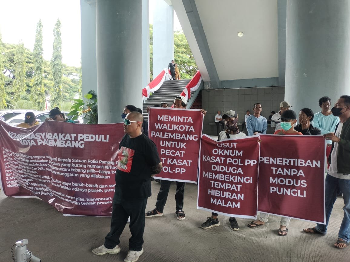 Massa Aksi Desak Evaluasi dan Reformasi Satpol PP Palembang