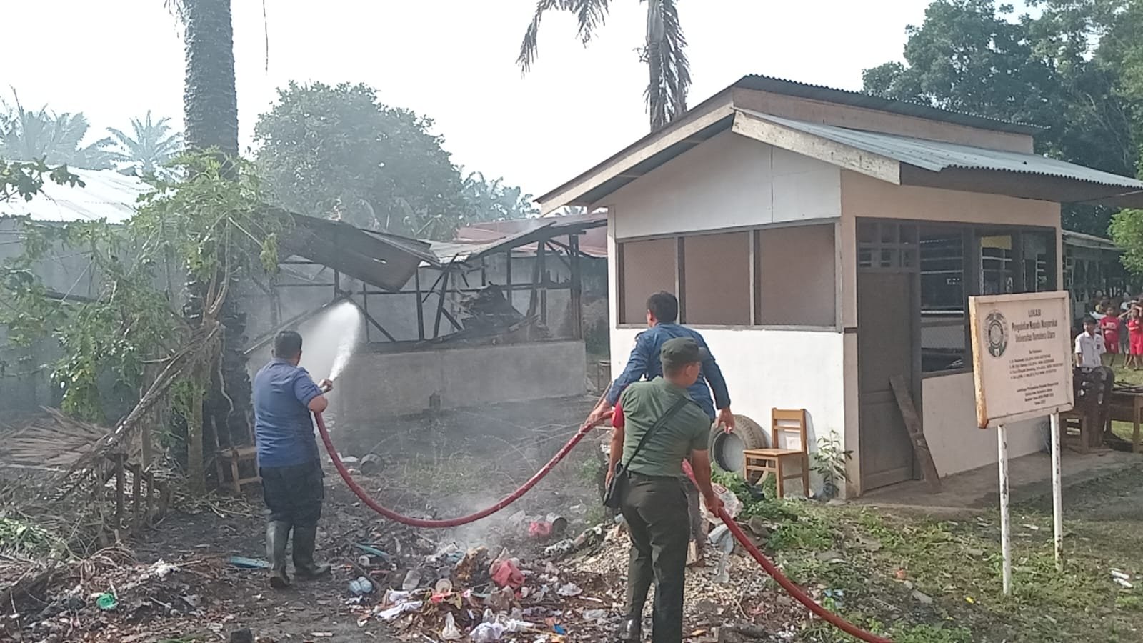 Gudang SMAN 1 Bangun Purba Terbakar, Koramil Bantu Pemadaman Api