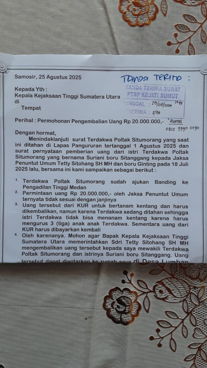 Sambangi Kantor Kejaksaan Tinggi Sumatera Utara, Perwakilan Keluarga Terdakwa Poltak Situmorang, Tuntut Pengembalian Uang Rp 20.000.000,-