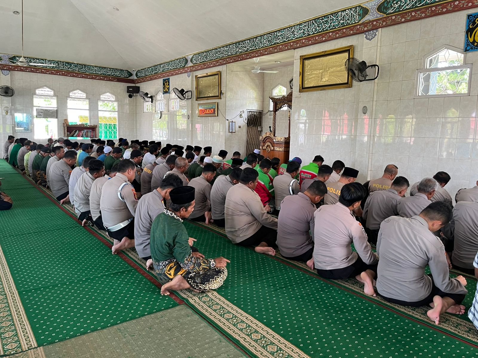 Polres Ogan Ilir Gelar Sholat Ghaib dan Doa Bersama untuk Keamanan dan Keselamatan Seluruh Bangsa Indonesia, Terutama di Wilayah Kabupaten Ogan Ilir Polres Ogan Ilir Gelar Sholat Ghaib dan Doa Bersama untuk Keamanan dan Keselamatan Seluruh Bangsa Indonesia, Terutama di Wilayah Kabupaten Ogan Ilir