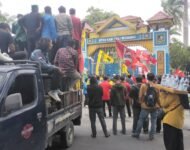 Massa Demo DPRD : “Kami Datang Bukan Untuk Minta Proyek”