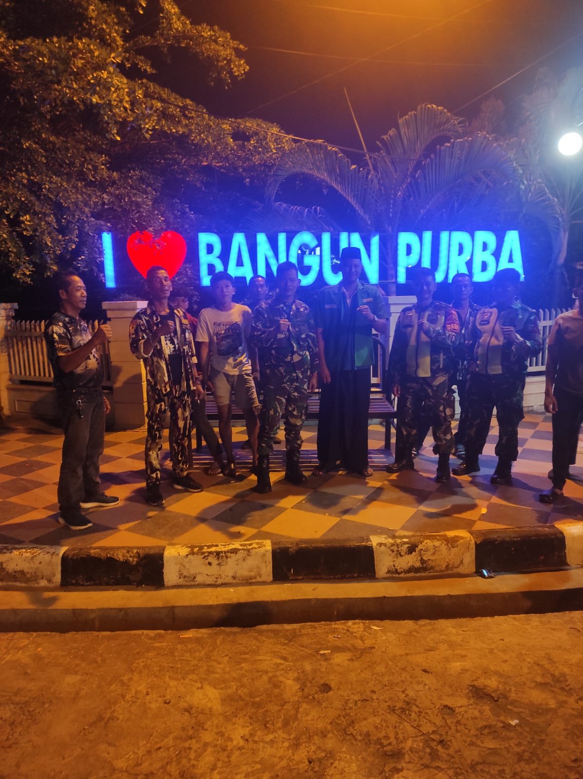 Babinsa Koramil 19/BP Kodim 0204/DS Patroli Keliling Dan Sambangi Warga Babinsa Koramil 19/BP Kodim 0204/DS Patroli Keliling Dan Sambangi Warga
