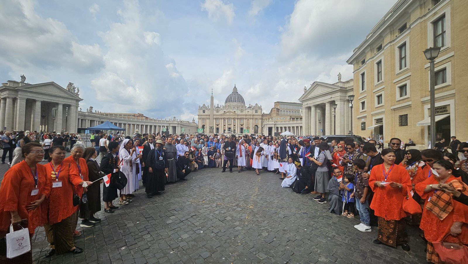 PAUS LEO XIV MENERIMA 200 WNI DALAM AUDIENSI KHUSUS PAUS LEO XIV MENERIMA 200 WNI DALAM AUDIENSI KHUSUS