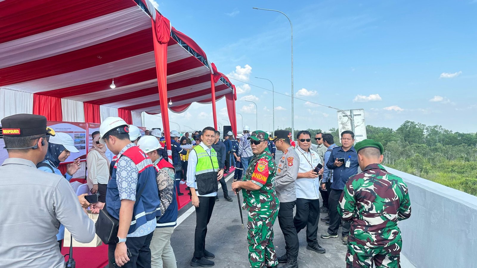 Personil Polres Ogan Ilir Laksanakan Pengamanan Kunjungan Wapres Gibran Rakabuming Raka Tinjau Pembangunan Junction Tol Palindra – Tol Kapal Betung
