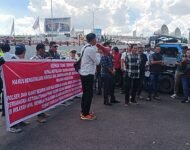 Buntut Kebakaran Beruntun di Wilayah Hukum Polsek Keluang Musi Banyuasin Nihil tersangka,Pose RI Lakukan Aksi Demo Desak Polda Sumse Untuk segera copot Kapolsek dan kanit intel keluang