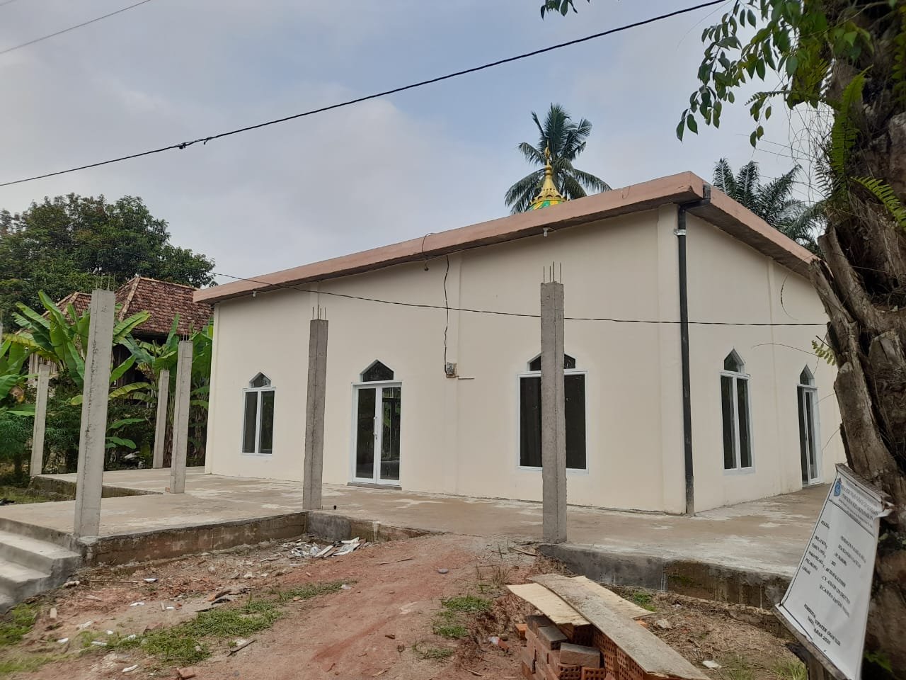 Dinas PUPR Perkim Ogan Ilir Melakukan Penyelesaiyan Pembangunan Masjid AL IKHLAS Namun Warga sangat Meng Harap Pembangunan lagi