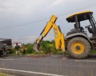 Dinas PUPR Ogan ilir Memperbaiki Jalan Yang Rusak Dikecamatan Pemulautan