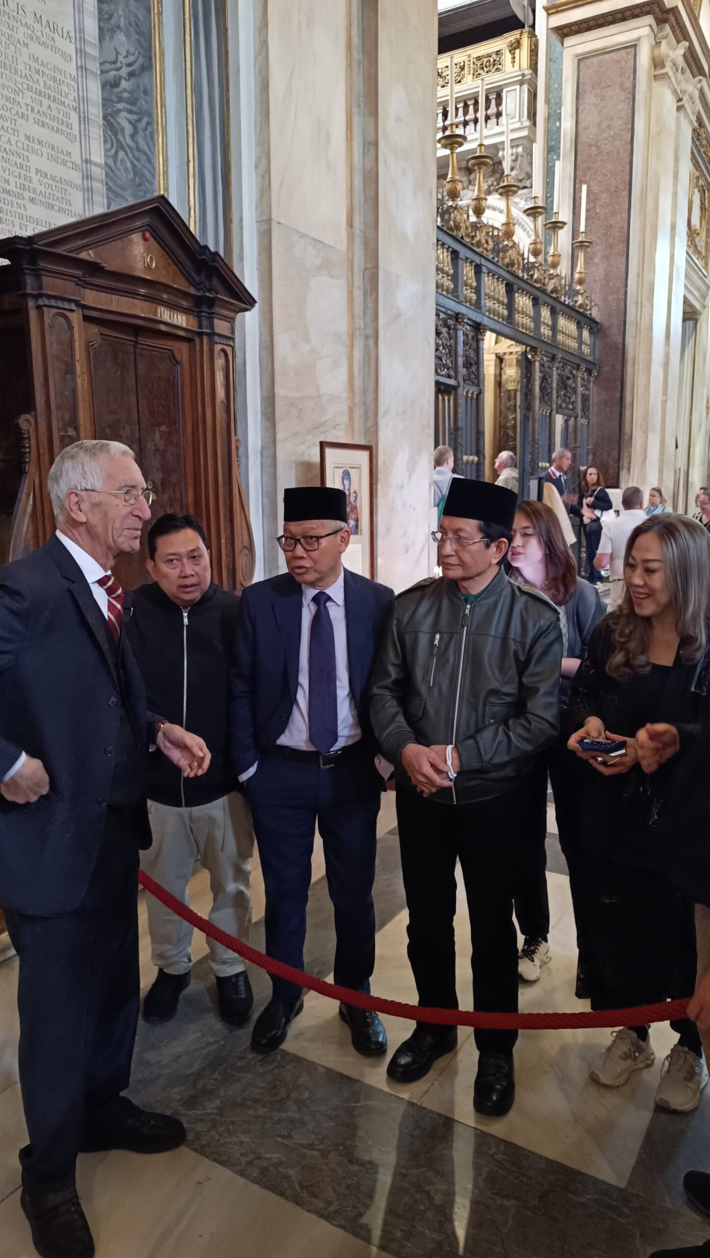 MENTERI NASARUDDIN UMAR ZIARAH KE MAKAM PAUS FRANSISKUS