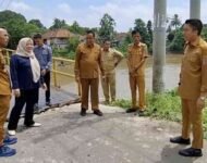 Bersama Bupati Panca, Kadis PUPR Cek Jembatan Lubuk Rukam-Muara Kumbang dan Segera Akan Diperbaiki