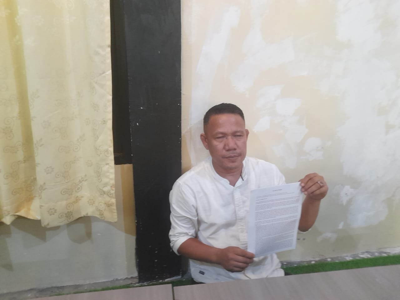 Kades di Ogan Ilir Saat Jumpa Pers Mengaku Jadi korban Terancam Kasus Perzinahan Kades di Ogan Ilir Saat Jumpa Pers Mengaku Jadi korban Terancam Kasus Perzinahan