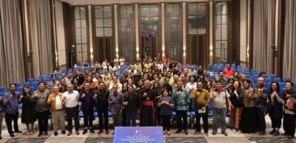 Mgr. Yohanes Harun Yuwono Melalui Komisi Kerawam dan FMKI Dorong Umat Katolik Awam Terlibat Aktif di Bidang Sospolek dan Lingkungan Hidup Mgr. Yohanes Harun Yuwono Melalui Komisi Kerawam dan FMKI Dorong Umat Katolik Awam Terlibat Aktif di Bidang Sospolek dan Lingkungan Hidup