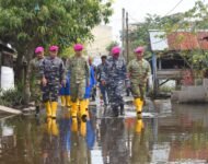 Danpasmar 1 Tinjau Prajurit Yang Terkena Musibah Di Belawan