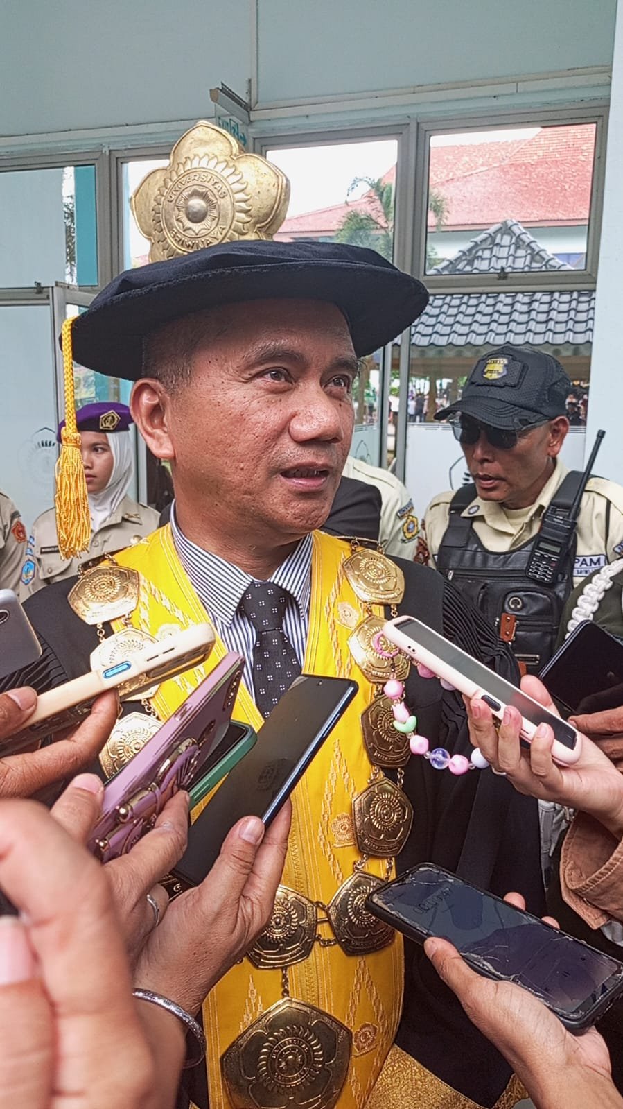 Unsri Wisuda 686 Lulusan dalam Upacara Pelepasan Rektor Taufiq Marwa Tekankan Pentingnya Pengabdian Agar Bisa Mebukalapangankerja Sendiri