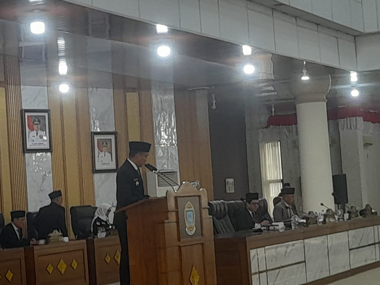 Sudah Tiga Kali Anggota DPRD Ogan Ilir Menyampaikan Permitaat kepada Bupati Disaat Paripurna Sudah Tiga Kali Anggota DPRD Ogan Ilir Menyampaikan Permitaat kepada Bupati Disaat Paripurna