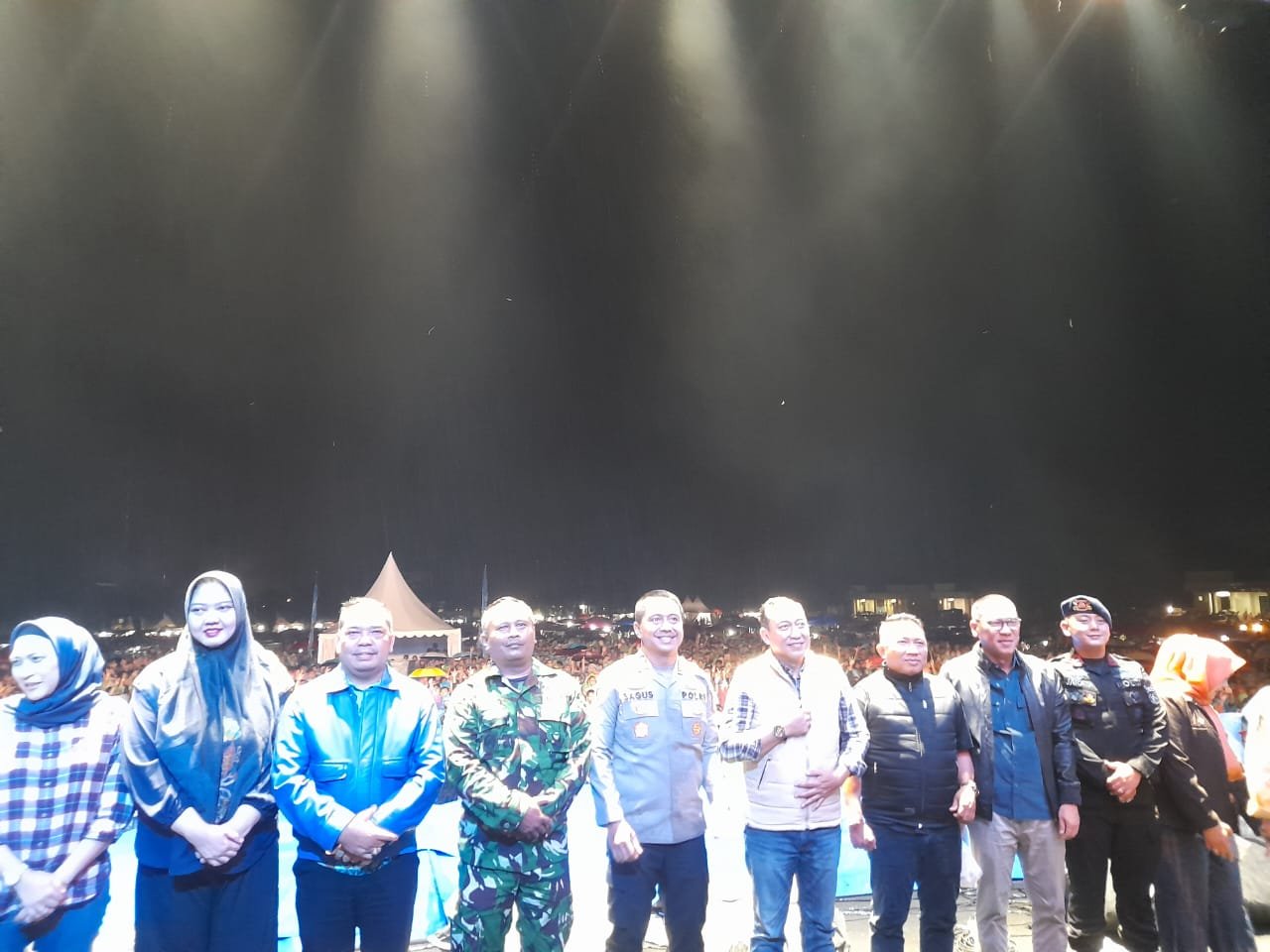 Dalam Rangka Memperigati HUT Ogan Ilir ke 22 Tahun, Dcky Syalendra Memberikan Himbauan Saat Memberi Sambutan Pesta Rakyat Artis Band Dadali Gelar Konser di Tanjung Senai Dalam Rangka Memperigati HUT Ogan Ilir ke 22 Tahun, Dcky Syalendra Memberikan Himbauan Saat Memberi Sambutan Pesta Rakyat Artis Band Dadali Gelar Konser di Tanjung Senai