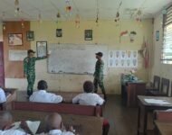 Satgas Yonif 123/Rajawali Berikan Bantuan Pendidikan, Perkuat Karakter Generasi Muda di Beberapa Pos