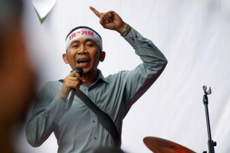 Ekonom Salamuddin Daeng: BI Harus Selaras Jalankan Kebijakan Kontrol DHE SDA sebagai Amanat Pasal 33 UUD 1945 Ekonom Salamuddin Daeng: BI Harus Selaras Jalankan Kebijakan Kontrol DHE SDA sebagai Amanat Pasal 33 UUD 1945