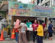 Rawat Toleransi, Gereja Katolik St. Yoseph Palembang Bagikan Takjil Selama Ramadan