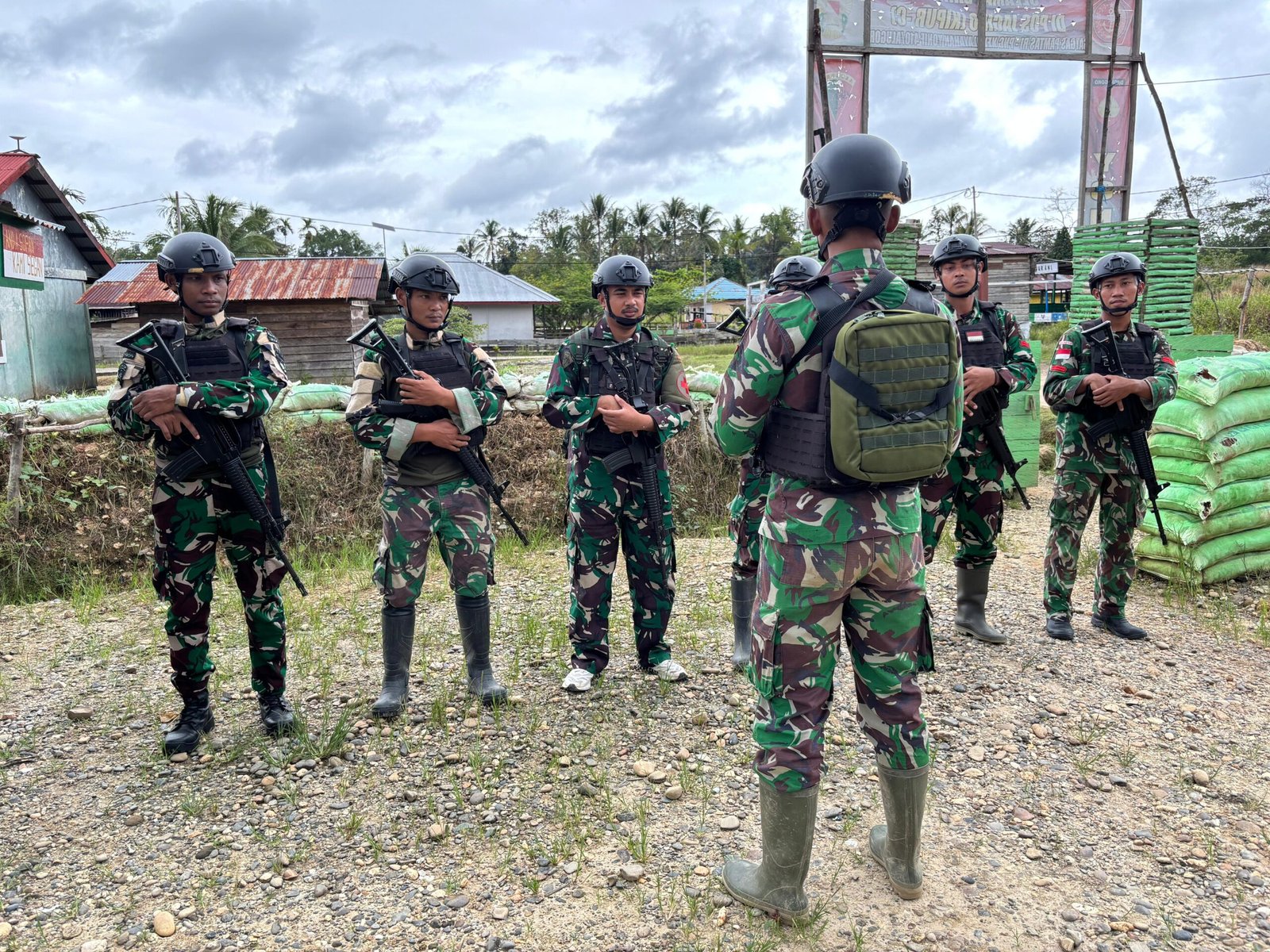 Satgas Pamtas Yonif 410/Alg Berikan Edukasi dan Yankes Door to Door di Kampung Jagiro Satgas Pamtas Yonif 410/Alg Berikan Edukasi dan Yankes Door to Door di Kampung Jagiro