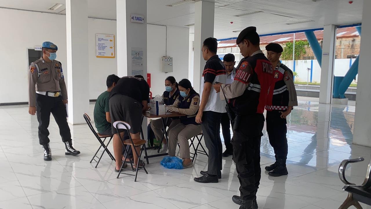 Pastikan Keselamatan Mudik Lebaran, Polresta Deli Serdang Laksanakan Tes Urine Sopir Angkutan Umum Pastikan Keselamatan Mudik Lebaran, Polresta Deli Serdang Laksanakan Tes Urine Sopir Angkutan Umum