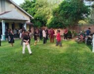 Antisipasi Kegiatan Ibadah Jumat Agung, Personil Gabungan Polres Ogan Ilir Gelar Pengamanan di Gereja Hati Kudus Depan SPBU Romi Herton