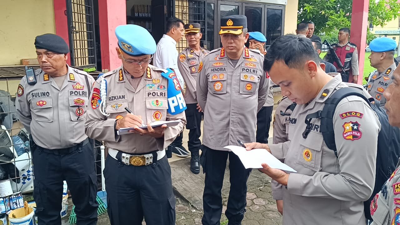 Kunker Divpropam Polri dan Slog Polri Di Polresta Deli Serdang Sekaligus Periksa Senjata Personil Kunker Divpropam Polri dan Slog Polri Di Polresta Deli Serdang Sekaligus Periksa Senjata Personil